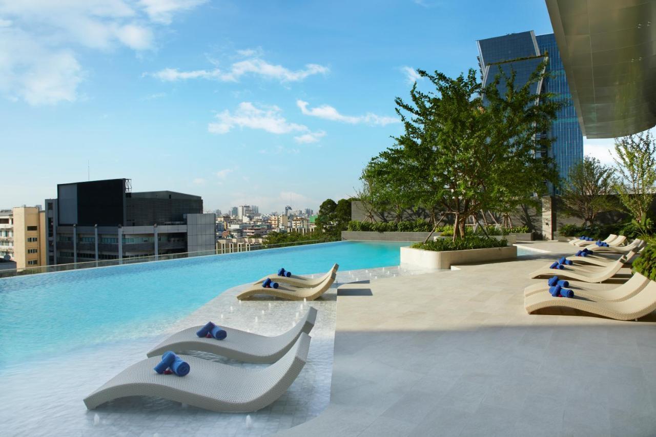 Somerset Rama 9 Банкок Екстериор снимка The pool at the 1018